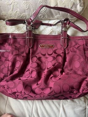 Coach Shoulder Bag in Burgundy